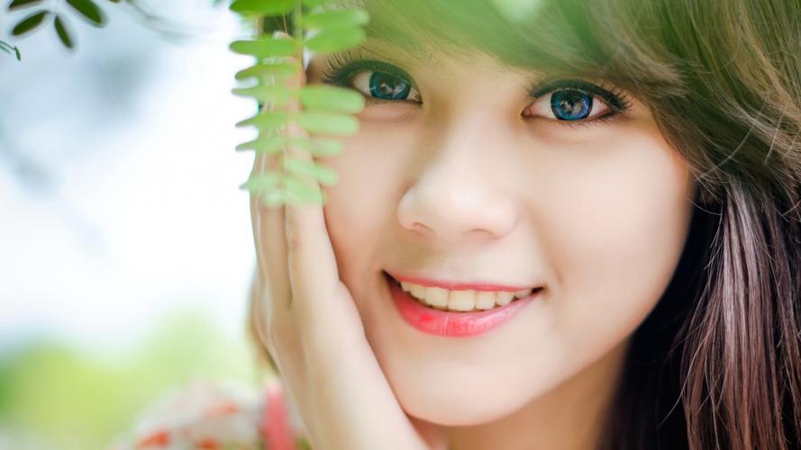 黄仁勋年内第三次访华，用这个词形容中国AI产业